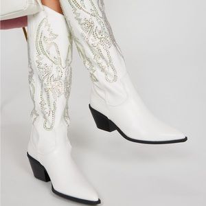 Country Girl White Cowboy Boots - never worn !